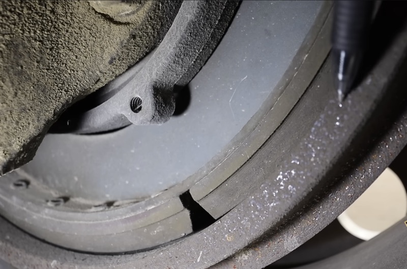 Semi truck brake drum and brake shoe inspection during maintenance